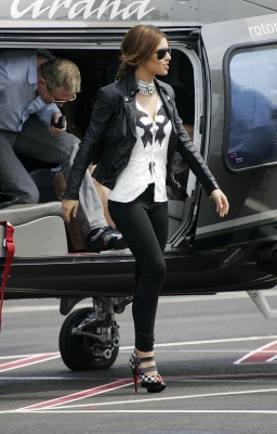 X_Factor_judges_seen_getting_a_helicopter_in_London_23_06_10_20.jpg