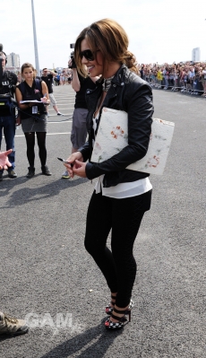 X_Factor_judges_seen_getting_a_helicopter_in_London_23_06_10_34.jpg