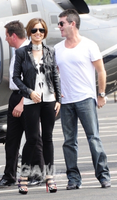 X_Factor_judges_seen_getting_a_helicopter_in_London_23_06_10_51.jpg
