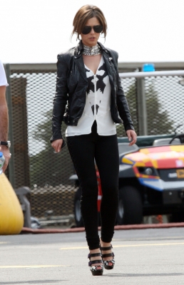 X_Factor_judges_seen_getting_a_helicopter_in_London_23_06_10_64.jpg