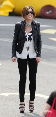 X_Factor_judges_seen_getting_a_helicopter_in_London_23_06_10_89.jpg