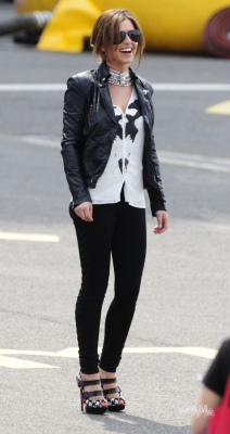 X_Factor_judges_seen_getting_a_helicopter_in_London_23_06_10_91.jpg