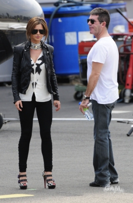 X_Factor_judges_seen_getting_a_helicopter_in_London_23_06_10_95.jpg