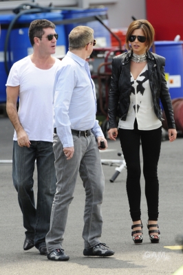 X_Factor_judges_seen_getting_a_helicopter_in_London_23_06_10_98.jpg