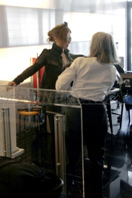 Cheryl_arrives_at_Nice_airport_France_19_05_10_10.jpg