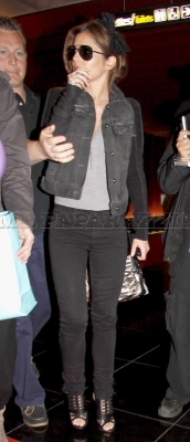 Cheryl_arrives_at_Nice_airport_France_19_05_10_7.jpg