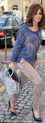 Cheryl_at_Paris_Charles_De_Gaulle_airport_in_France_06_04_10_31.jpg