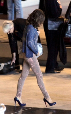 Cheryl_at_Paris_Charles_De_Gaulle_airport_in_France_06_04_10_37.jpg