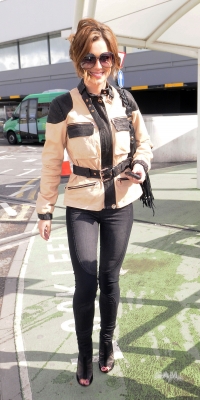 heryl_Cole_arriving_at_Heathrow_from_Dublin_03_05_10_17.jpg