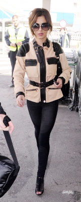heryl_Cole_arriving_at_Heathrow_from_Dublin_03_05_10_2.jpg