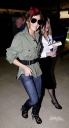 Cheryl_Cole_arrives_at_Heathrow_30_04_10_58.jpg