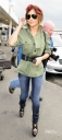Cheryl_Cole_arrives_at_Heathrow_30_04_10_59.jpg