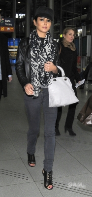 Cheryl_Cole_arriving_in_Cologne_Germany_10_04_10_18.jpg