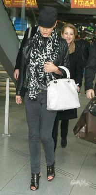 Cheryl_Cole_arriving_in_Cologne_Germany_10_04_10_19.jpg