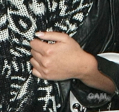 Cheryl_Cole_arriving_in_Cologne_Germany_10_04_10_3.jpg