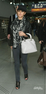 Cheryl_Cole_arriving_in_Cologne_Germany_10_04_10_6.jpg