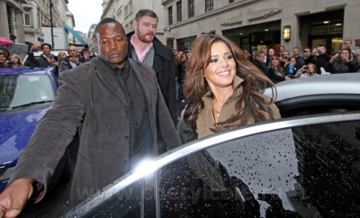 Cheryl_Cole_arriving_at_Waterstones_for_book_signing_1_10_10_9.jpg