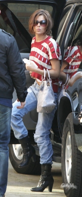 Cheryl_Cole_arriving_in_Holland_09_04_10_7.jpg