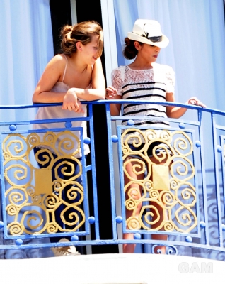 Cheryl_Cole_at_her_hotel_in_Cannes_21_05_10_16.jpg