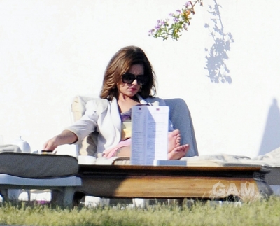 Cheryl_Cole_at_Hotel_De_Cap_in_France_18_05_10_24.jpg