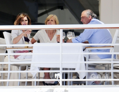 Cheryl_Cole_at_Hotel_De_Cap_in_France_18_05_10_49.jpg