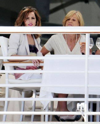 Cheryl_Cole_at_Hotel_De_Cap_in_France_18_05_10_56.jpg