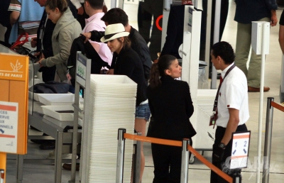 Cheryl_Cole_at_Nice_airport_in_France_21_05_10_21.jpg