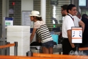 Cheryl_Cole_at_Nice_airport_in_France_21_05_10_9.jpg