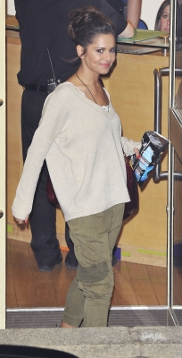 Cheryl_Cole_arriving_at_Xfactor_studios_10_10_10_11.jpg