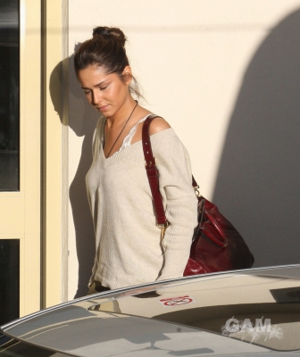 Cheryl_Cole_arriving_at_Xfactor_studios_10_10_10_4.jpg