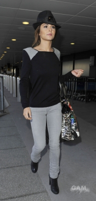Cheryl_Cole_spotted_at_Heathrow_airport_11_05_10_5.jpg