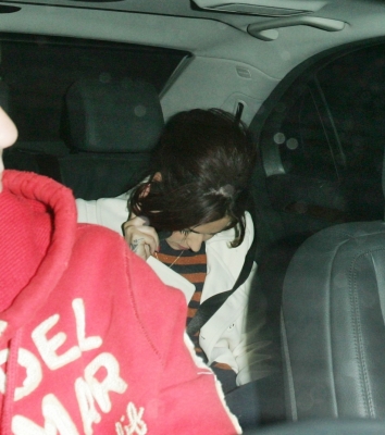 Cheryl_and_Joan_Tweedy_leaving_ITV_studios_together_14_10_10_15.jpg