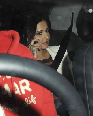 Cheryl_and_Joan_Tweedy_leaving_ITV_studios_together_14_10_10_5.jpg