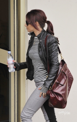 Cheryl_arriving_at_X_Factor_studios_with_red_hair_15_10_10_14.jpg