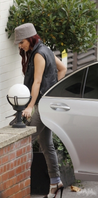 Cheryl_Cole_arriving_the_X_Factor_studios_16_10_10_19.jpg