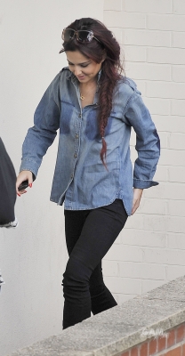cheryl_cole_arriving_at_x_factor_studios_17_10_10_3.jpg