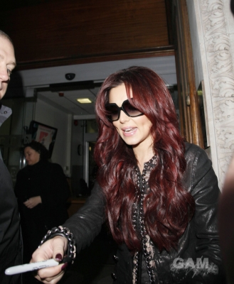 Cheryl_Cole_leaving_Radio_Two_studios_21_10_10_107.jpg