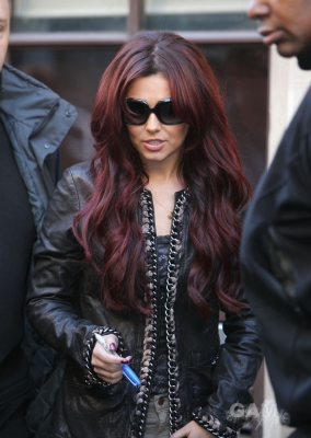 Cheryl_Cole_leaving_Radio_Two_studios_21_10_10_118.jpg