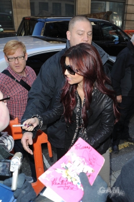 Cheryl_Cole_leaving_Radio_Two_studios_21_10_10_149.jpg