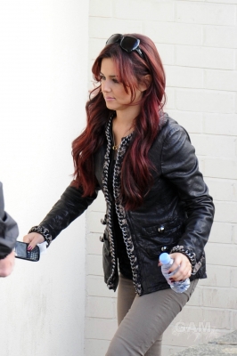 Cheryl_Cole_leaving_Radio_Two_studios_21_10_10_178.jpg