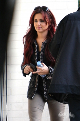 Cheryl_Cole_leaving_Radio_Two_studios_21_10_10_185.jpg