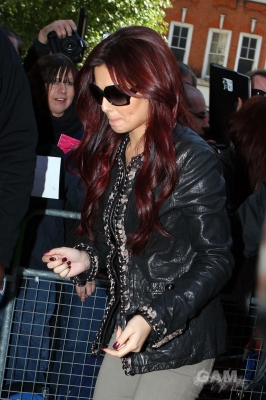 Cheryl_Cole_leaving_Radio_Two_studios_21_10_10_28.jpg
