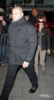 Cheryl_Cole_leaving_Radio_Two_studios_21_10_10_74.jpg