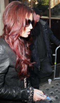 Cheryl_Cole_leaving_Radio_Two_studios_21_10_10_85.jpg