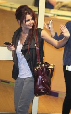 Cheryl_Kim_and_Nicola_leaving_X_Factor_studio_16_10_10_1.jpg