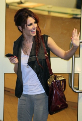 Cheryl_Kim_and_Nicola_leaving_X_Factor_studio_16_10_10_3.jpg