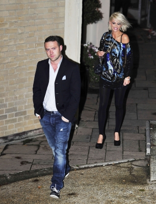 Girls_Aloud_minus_Nadine_leaving_X_Factor_studios_24_10_10_26.jpg