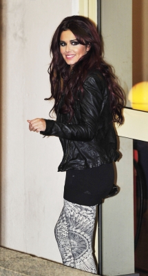 Girls_Aloud_minus_Nadine_leaving_X_Factor_studios_24_10_10_38.jpg