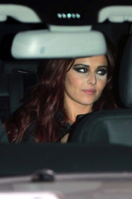 Girls_Aloud_minus_Nadine_leaving_X_Factor_studios_24_10_10_55.jpg