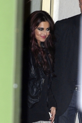 Girls_Aloud_minus_Nadine_leaving_X_Factor_studios_24_10_10_57.jpg
